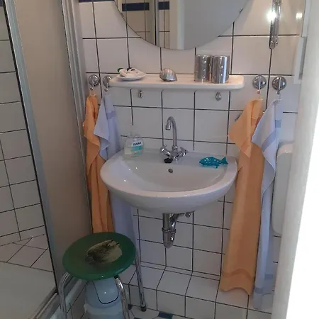 Doppelzimmer Mit Fruehstueck , Auch Als Einzelzimmer, Im Obergeschoss